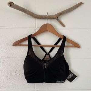 NWT Victoria’s Secret Sport black sports bra with cup (32 D)